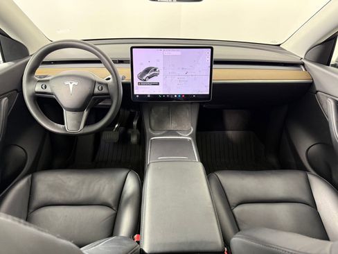 Used 2021 Tesla Model Y Standard Range image 20