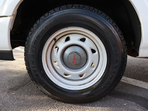 Used 2000 GMC Sonoma SL w/ Cold-Climate Pkg image 30