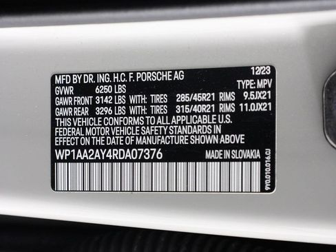 Certified 2024 Porsche Cayenne AWD/4WD image 19