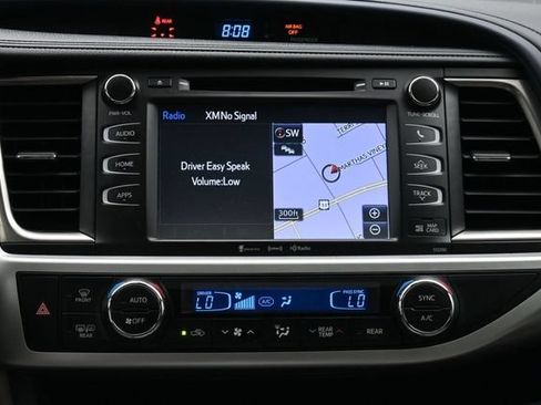 Used 2019 Toyota Highlander XLE FWD image 23