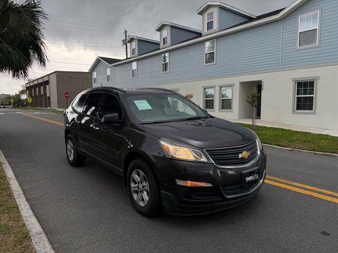 Used 2017 Chevrolet Traverse LS FWD image 3