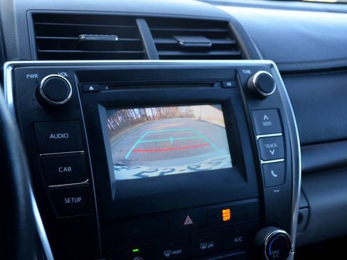 Used 2015 Toyota Camry LE image 17