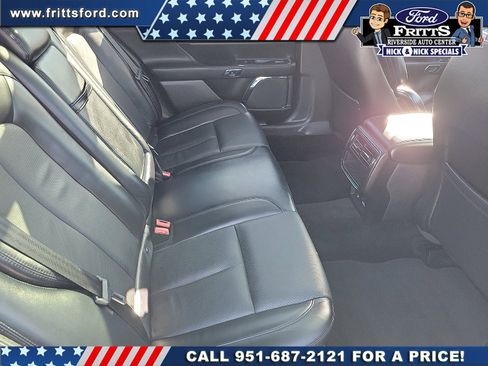 Used 2017 Lincoln Continental Select image 17