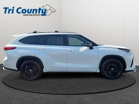 Used 2023 Toyota Highlander XSE AWD/4WD image 9