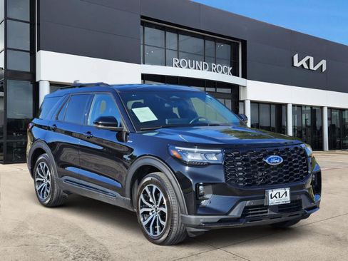 Used 2025 Ford Explorer ST-Line RWD image 3