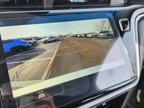 Used 2023 Chevrolet Bolt LT image 2