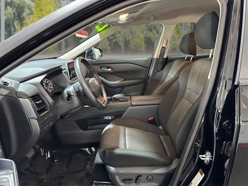 Used 2025 Nissan Rogue SV AWD/4WD image 9