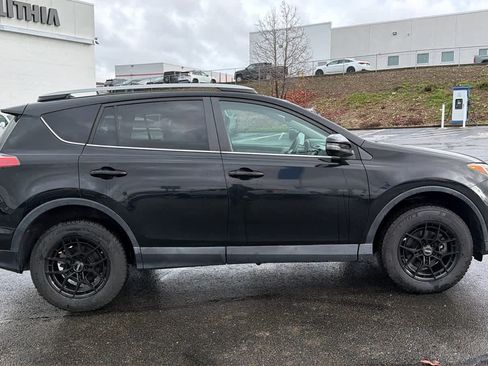 Used 2018 Toyota RAV4 XLE image 4