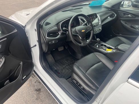 Used 2017 Chevrolet Malibu LT w/ Leather Package image 11