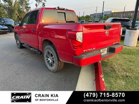 Used 2022 Nissan Titan SV AWD/4WD image 4