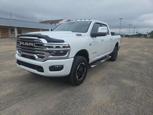 Used 2025 RAM 2500 Laramie AWD/4WD image 3