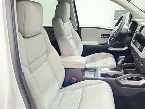 Certified 2025 Nissan Frontier SV image 26