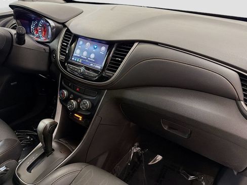 Used 2020 Chevrolet Trax LT w/ Sun & Sound Package FWD image 39