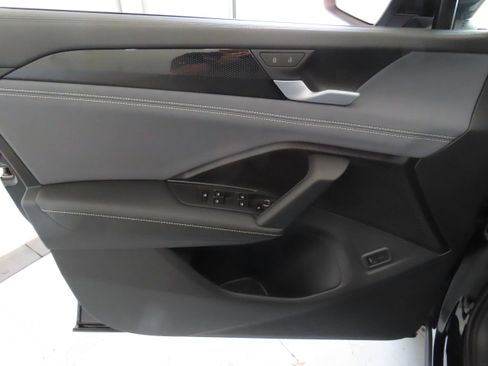 New 2026 Volkswagen Tiguan SE image 11