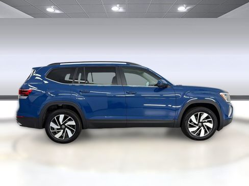 Used 2026 Volkswagen Atlas SE w/ Panoramic Sunroof Package FWD image 7