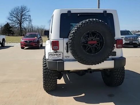 Used 2015 Jeep Wrangler Unlimited Sahara w/ Connectivity Group AWD/4WD image 7