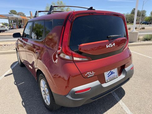 Used 2022 Kia Soul LX w/ Technology Package image 4