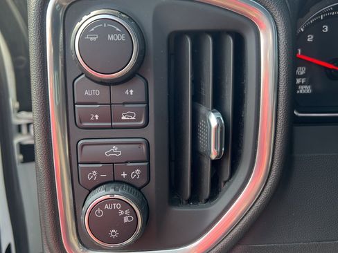 Used 2022 Chevrolet Silverado 1500 LT AWD/4WD image 15