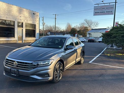 Used 2019 Volkswagen Jetta SEL Premium image 3