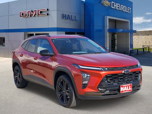 Certified 2024 Chevrolet Trax ACTIV w/ Driver Confidence Package image 1