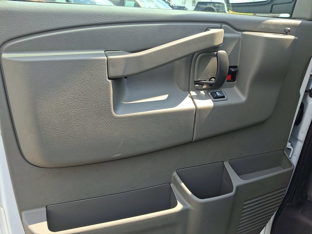 Used 2026 GMC Savana 2500 w/ Driver Convenience Package RWD image 8