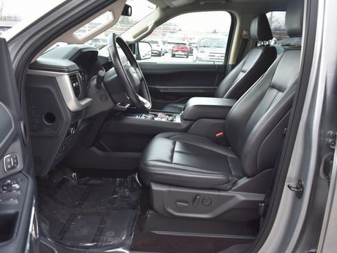 Used 2023 Ford Expedition Max XLT image 13