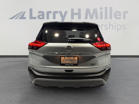 Used 2023 Nissan Rogue SV image 4