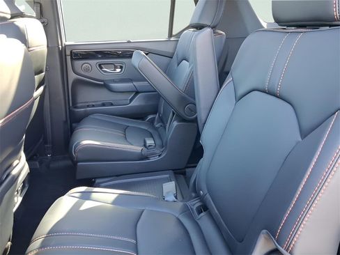 Certified 2025 Honda Pilot TrailSport image 24