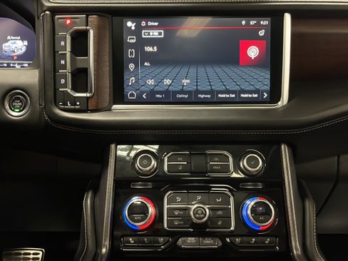 Used 2023 GMC Yukon XL Denali Ultimate AWD/4WD image 13