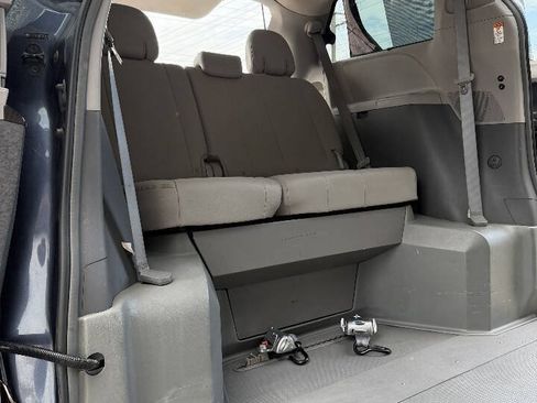 Used 2015 Toyota Sienna XLE FWD image 17