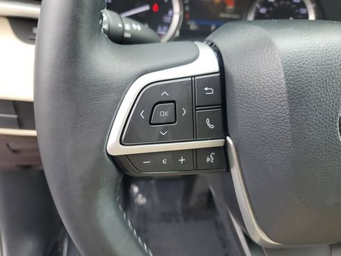 Used 2022 Toyota Highlander XLE FWD image 20