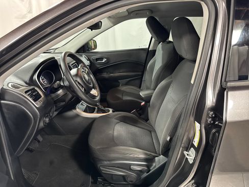 Used 2018 Jeep Compass Sport FWD image 3