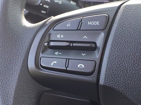 Used 2022 Hyundai Venue SE image 11