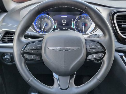 Certified 2021 Chrysler Pacifica Touring-L w/ S Appearance Package image 33