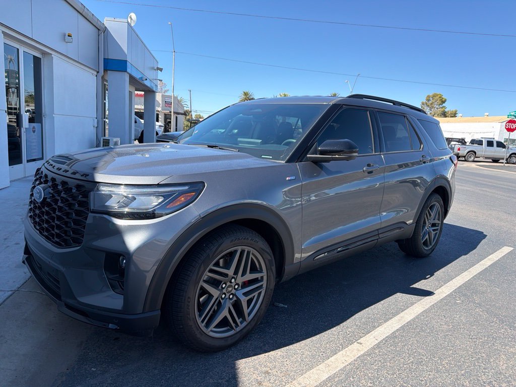 Used 2026 Ford Explorer ST-Line w/ ST-Line Street Pack RWD image 3
