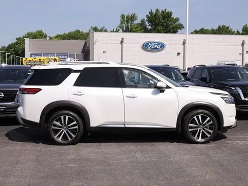 Certified 2025 Nissan Pathfinder Platinum AWD/4WD image 5