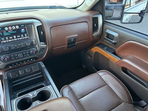 Used 2019 Chevrolet Silverado 2500 High Country image 25