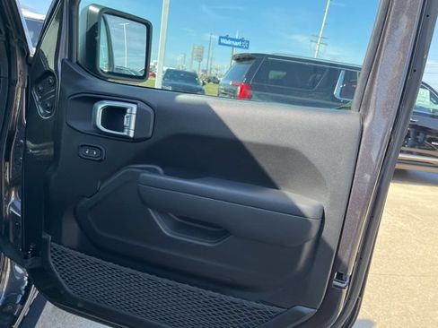 Used 2024 Jeep Wrangler Unlimited Sport AWD/4WD image 17