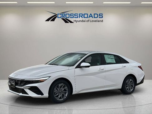 Used 2025 Hyundai Elantra Blue image 1