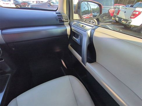 Used 2019 Toyota 4Runner SR5 Premium image 17