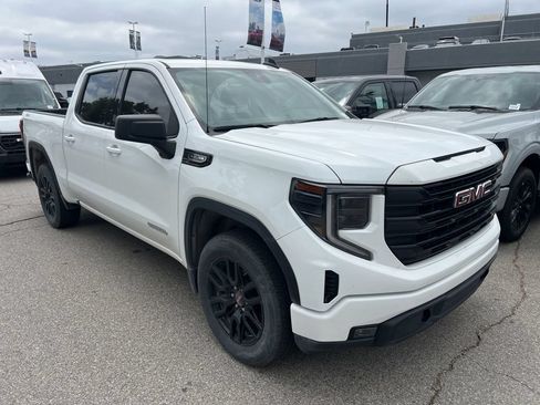 Used 2023 GMC Sierra 1500 Elevation AWD/4WD image 2