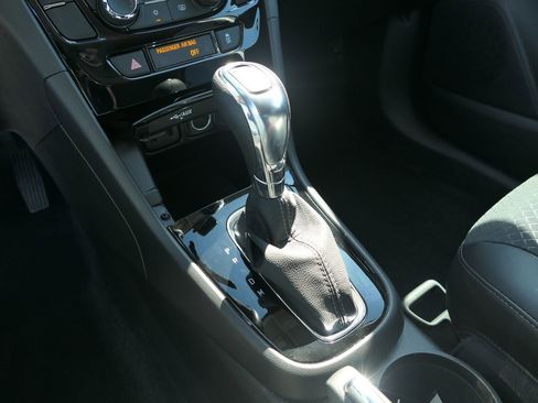Used 2022 Buick Encore Preferred w/ Safety Package FWD image 22