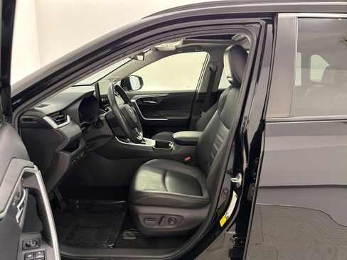 Used 2023 Toyota RAV4 XLE Premium FWD image 5