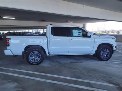 New 2025 Nissan Frontier SV w/ SV Convenience Package image 4