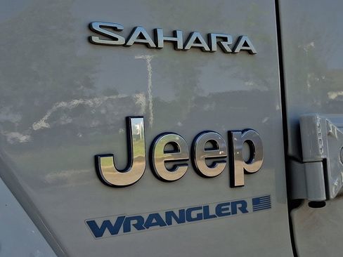 Used 2024 Jeep Wrangler Unlimited Sahara w/ Safety Group AWD/4WD image 30