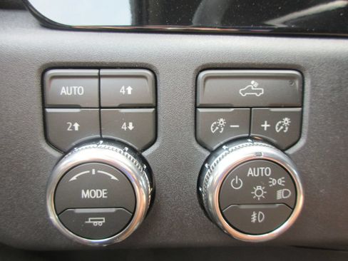 New 2026 GMC Sierra 3500 SLE w/ SLE Value Package AWD/4WD image 16