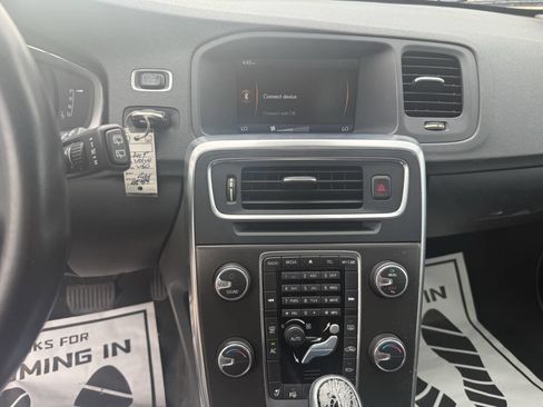 Used 2015 Volvo V60 T5 Premier image 24