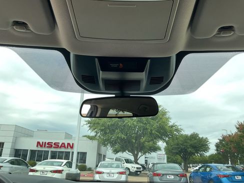 Used 2025 Nissan Rogue SV FWD image 15