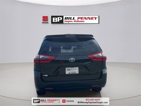 Used 2020 Toyota Sienna L image 4