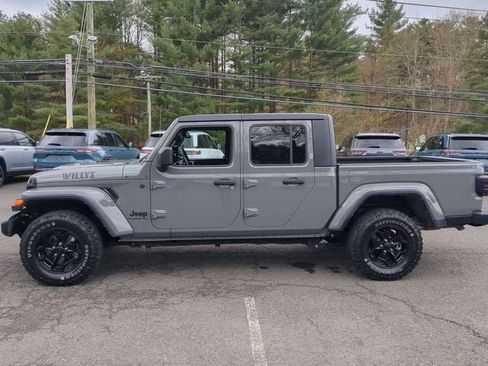 Certified 2022 Jeep Gladiator Sport AWD/4WD image 9
